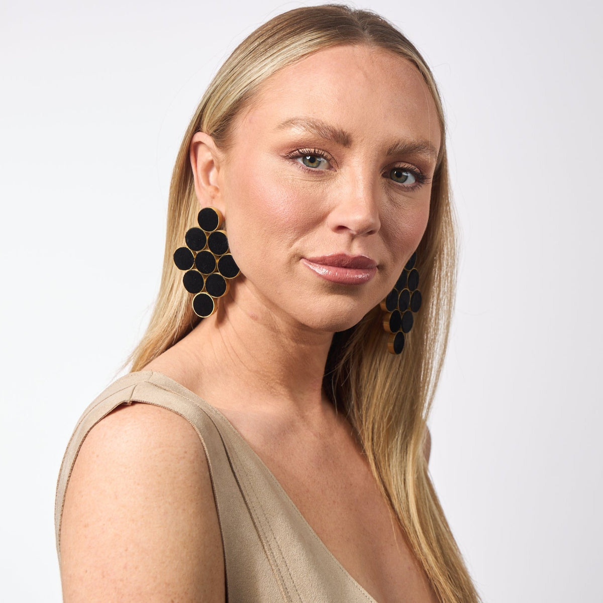 Vintage-Inspired Velvet Earrings in Black Diamond Shape