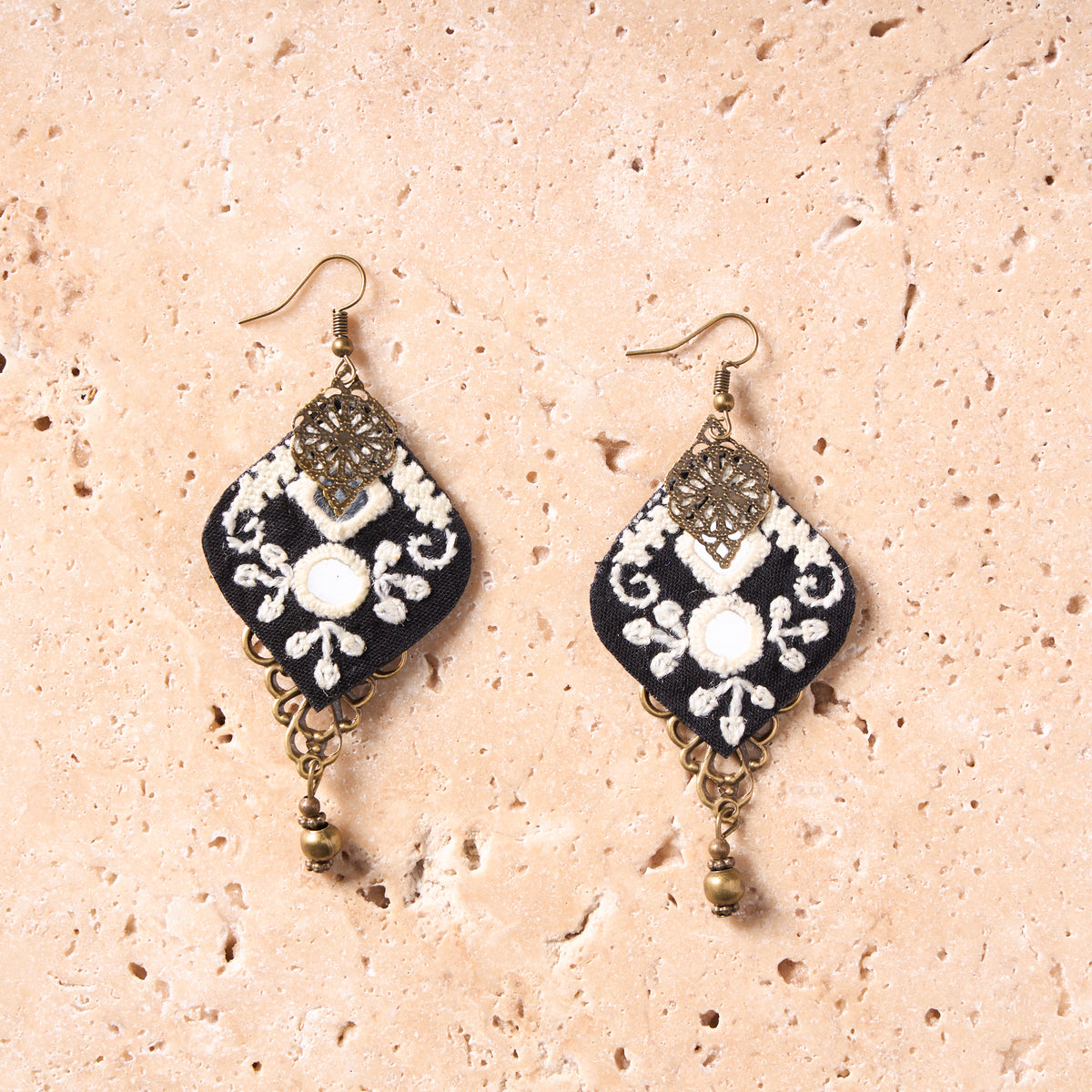 Hand-Embroidered Black and White Earrings - MIM6300