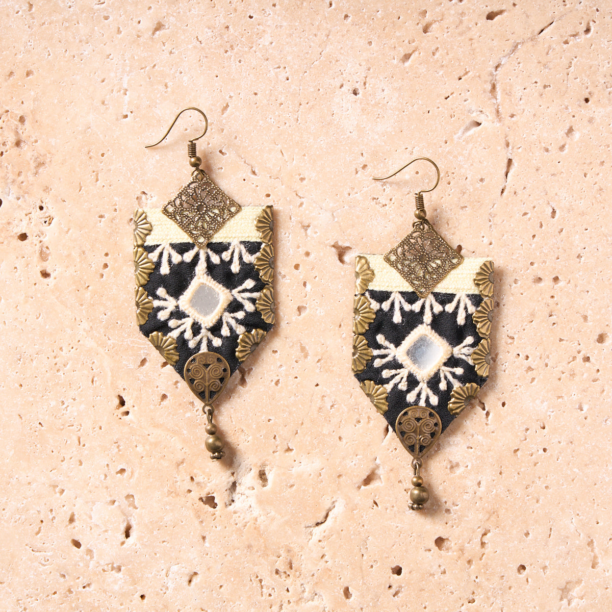 Hand-Embroidered Black and White Earrings - MIM6302