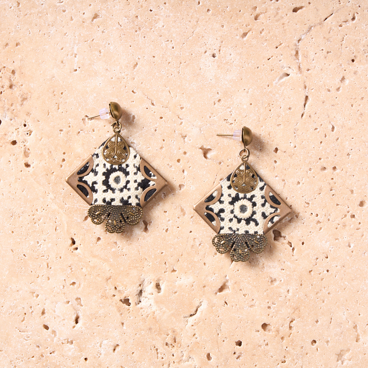 Hand-Embroidered Black and White Earrings - MIM6305