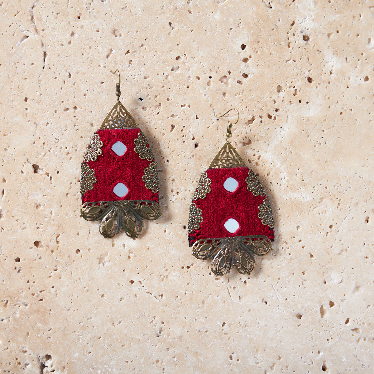 Embroidered red earrings - MIM4064